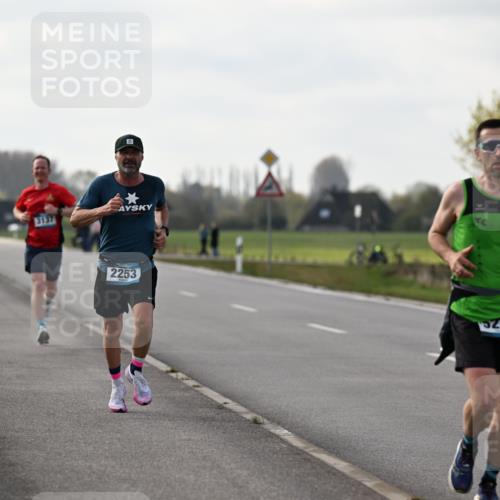 12.04.2026 - 45. Internationalen Wilhelmsburger Insellauf Dr. Thomas Lammeyer http://msf.ph/oto/9439334 12.04.2026 09:59:48 Laufen 3137, 2253, 5271 meine-sportfotos.de