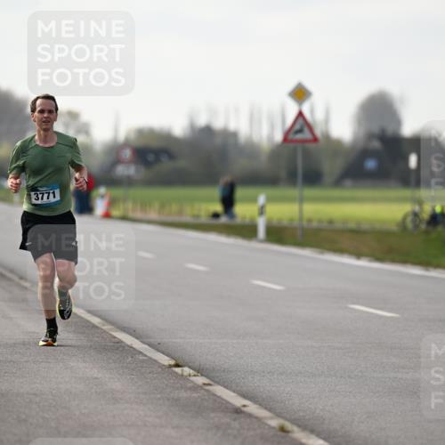 12.04.2026 - 45. Internationalen Wilhelmsburger Insellauf Dr. Thomas Lammeyer http://msf.ph/oto/9439388 12.04.2026 10:00:20 Laufen 3771 meine-sportfotos.de