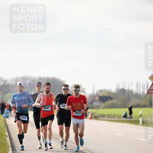 12.04.2026 - 45. Internationalen Wilhelmsburger Insellauf Dr. Thomas Lammeyer http://msf.ph/oto/9439485 12.04.2026 10:01:26 Laufen 5684, 449, 5561, 4953 meine-sportfotos.de
