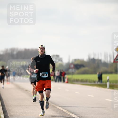 12.04.2026 - 45. Internationalen Wilhelmsburger Insellauf Dr. Thomas Lammeyer http://msf.ph/oto/9439535 12.04.2026 10:01:42 Laufen 4581, 3963 meine-sportfotos.de