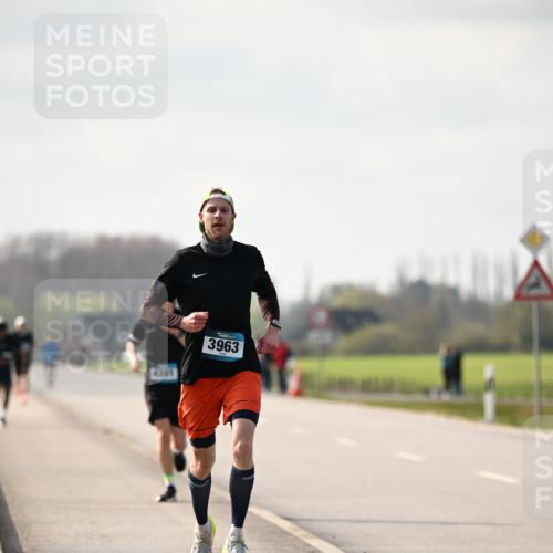 12.04.2026 - 45. Internationalen Wilhelmsburger Insellauf Dr. Thomas Lammeyer http://msf.ph/oto/9439541 12.04.2026 10:01:43 Laufen 4301, 3963 meine-sportfotos.de