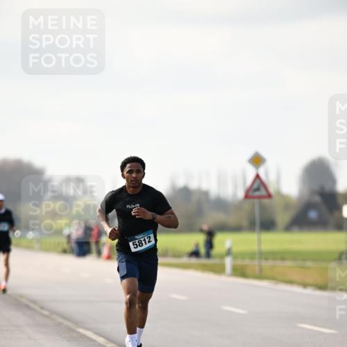 12.04.2026 - 45. Internationalen Wilhelmsburger Insellauf Dr. Thomas Lammeyer http://msf.ph/oto/9439585 12.04.2026 10:01:55 Laufen 1977, 09, 5812 meine-sportfotos.de