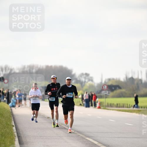 12.04.2026 - 45. Internationalen Wilhelmsburger Insellauf Dr. Thomas Lammeyer http://msf.ph/oto/9439600 12.04.2026 10:01:58 Laufen 2383, 2595 meine-sportfotos.de