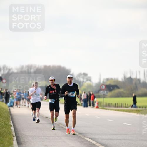 12.04.2026 - 45. Internationalen Wilhelmsburger Insellauf Dr. Thomas Lammeyer http://msf.ph/oto/9439604 12.04.2026 10:01:59 Laufen 3351, 2383, 2595 meine-sportfotos.de