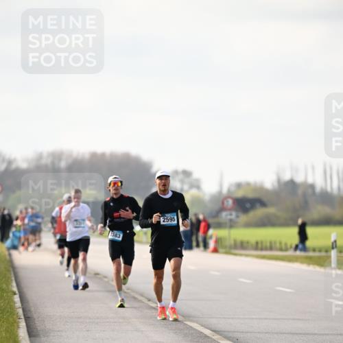 12.04.2026 - 45. Internationalen Wilhelmsburger Insellauf Dr. Thomas Lammeyer http://msf.ph/oto/9439609 12.04.2026 10:01:59 Laufen 2383, 2595 meine-sportfotos.de