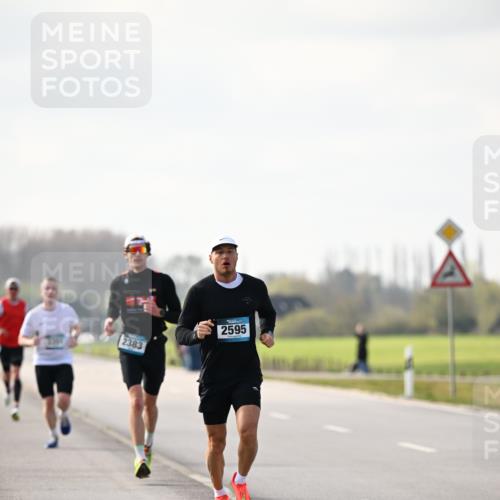 12.04.2026 - 45. Internationalen Wilhelmsburger Insellauf Dr. Thomas Lammeyer http://msf.ph/oto/9439624 12.04.2026 10:02:01 Laufen 2383, 2595 meine-sportfotos.de