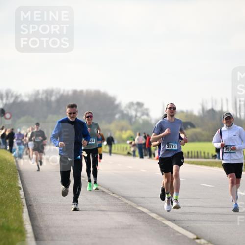 12.04.2026 - 45. Internationalen Wilhelmsburger Insellauf Dr. Thomas Lammeyer http://msf.ph/oto/9439864 12.04.2026 10:03:04 Laufen 487, 3812, 355 meine-sportfotos.de
