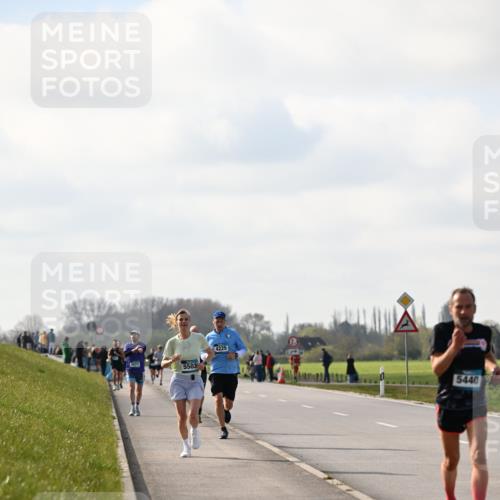 12.04.2026 - 45. Internationalen Wilhelmsburger Insellauf Dr. Thomas Lammeyer http://msf.ph/oto/9439932 12.04.2026 10:03:23 Laufen 3473, 5503, 4225, 5440 meine-sportfotos.de