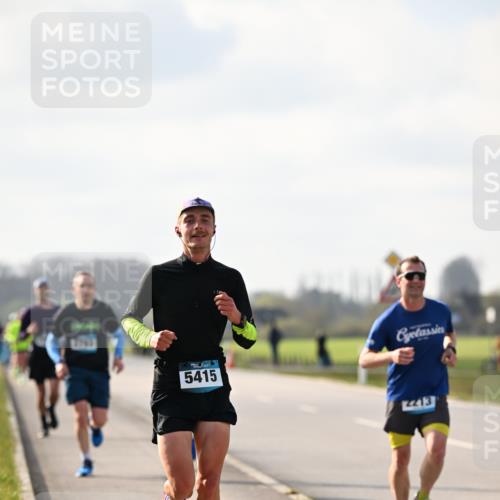 12.04.2026 - 45. Internationalen Wilhelmsburger Insellauf Dr. Thomas Lammeyer http://msf.ph/oto/9440080 12.04.2026 10:03:52 Laufen 4765, 5415, 2213 meine-sportfotos.de