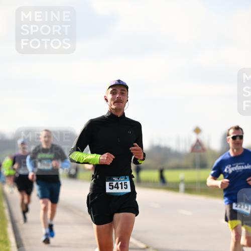 12.04.2026 - 45. Internationalen Wilhelmsburger Insellauf Dr. Thomas Lammeyer http://msf.ph/oto/9440084 12.04.2026 10:03:52 Laufen 5415, 2213 meine-sportfotos.de