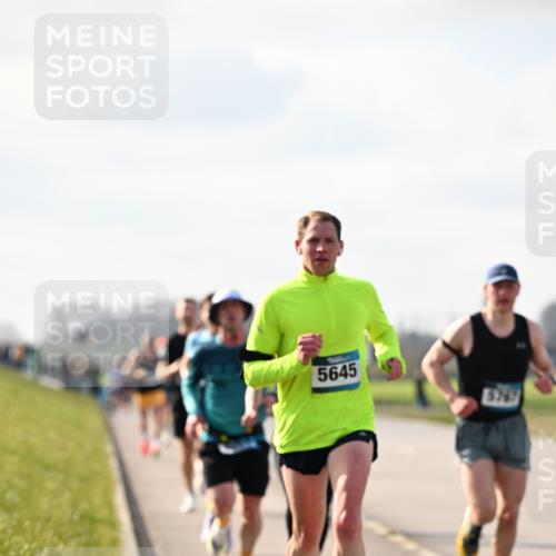 12.04.2026 - 45. Internationalen Wilhelmsburger Insellauf Dr. Thomas Lammeyer http://msf.ph/oto/9440153 12.04.2026 10:04:09 Laufen 5645, 5743 meine-sportfotos.de