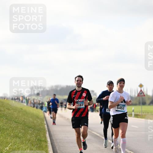 12.04.2026 - 45. Internationalen Wilhelmsburger Insellauf Dr. Thomas Lammeyer http://msf.ph/oto/9440414 12.04.2026 10:04:58 Laufen 587, 29, 5452 meine-sportfotos.de