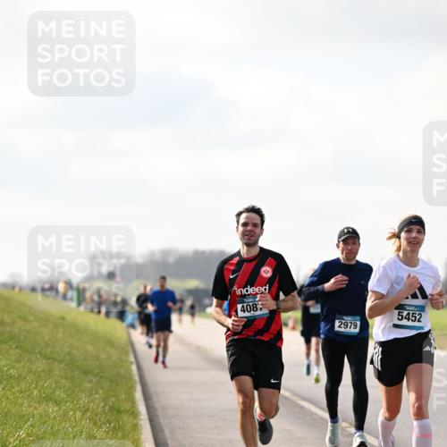 12.04.2026 - 45. Internationalen Wilhelmsburger Insellauf Dr. Thomas Lammeyer http://msf.ph/oto/9440419 12.04.2026 10:04:59 Laufen 408, 5452, 2979 meine-sportfotos.de