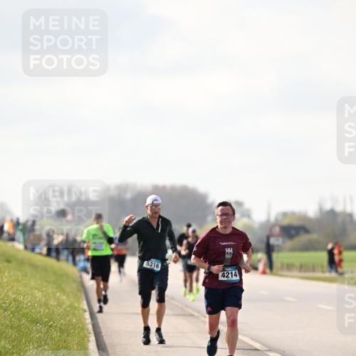 12.04.2026 - 45. Internationalen Wilhelmsburger Insellauf Dr. Thomas Lammeyer http://msf.ph/oto/9440504 12.04.2026 10:05:20 Laufen 5316, 4214 meine-sportfotos.de