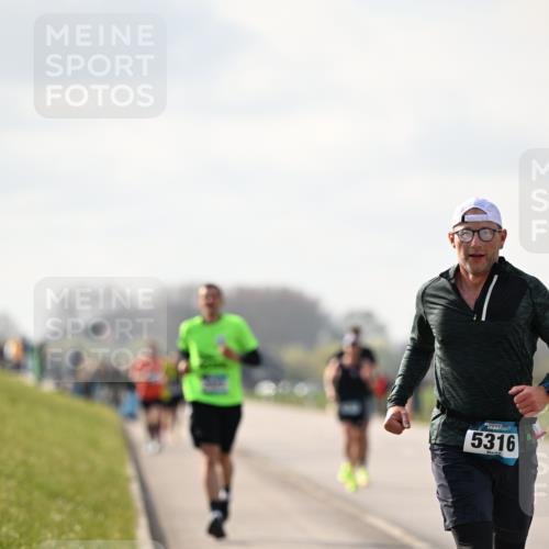 12.04.2026 - 45. Internationalen Wilhelmsburger Insellauf Dr. Thomas Lammeyer http://msf.ph/oto/9440536 12.04.2026 10:05:25 Laufen 5316 meine-sportfotos.de