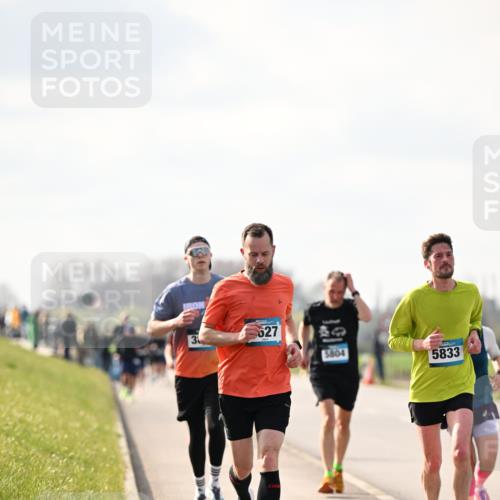 12.04.2026 - 45. Internationalen Wilhelmsburger Insellauf Dr. Thomas Lammeyer http://msf.ph/oto/9440625 12.04.2026 10:05:39 Laufen 3, 527, 5804, 5833 meine-sportfotos.de