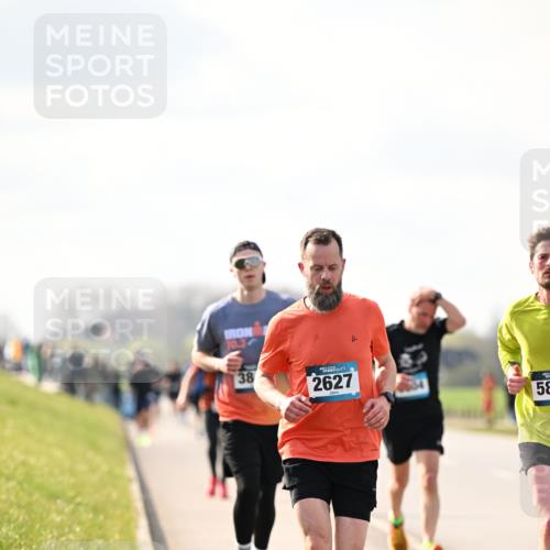 12.04.2026 - 45. Internationalen Wilhelmsburger Insellauf Dr. Thomas Lammeyer http://msf.ph/oto/9440633 12.04.2026 10:05:40 Laufen 70, 3, 38, 2627, 58 meine-sportfotos.de