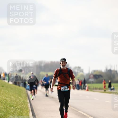 12.04.2026 - 45. Internationalen Wilhelmsburger Insellauf Dr. Thomas Lammeyer http://msf.ph/oto/9440663 12.04.2026 10:05:45 Laufen 3958 meine-sportfotos.de