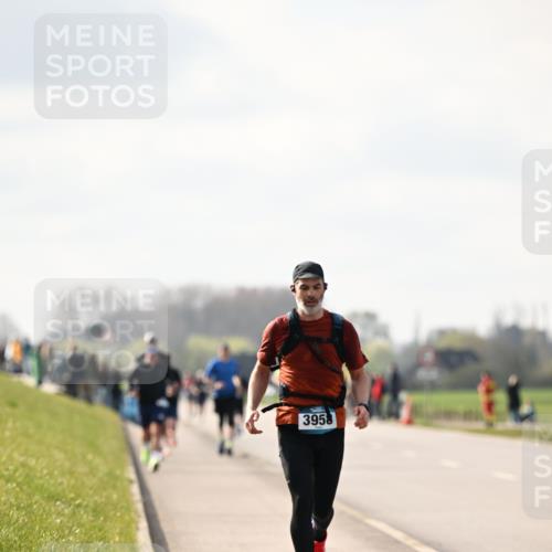12.04.2026 - 45. Internationalen Wilhelmsburger Insellauf Dr. Thomas Lammeyer http://msf.ph/oto/9440668 12.04.2026 10:05:45 Laufen 3958 meine-sportfotos.de