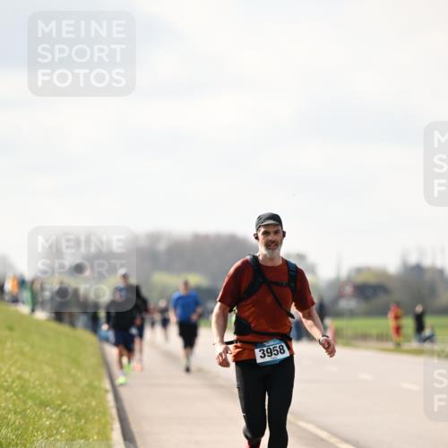 12.04.2026 - 45. Internationalen Wilhelmsburger Insellauf Dr. Thomas Lammeyer http://msf.ph/oto/9440671 12.04.2026 10:05:46 Laufen 3958 meine-sportfotos.de