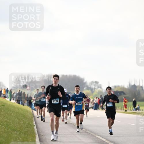 12.04.2026 - 45. Internationalen Wilhelmsburger Insellauf Dr. Thomas Lammeyer http://msf.ph/oto/9440782 12.04.2026 10:06:03 Laufen 4242, 3778, 4713, 5052, 2377 meine-sportfotos.de