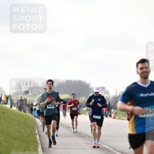 12.04.2026 - 45. Internationalen Wilhelmsburger Insellauf Dr. Thomas Lammeyer http://msf.ph/oto/9440829 12.04.2026 10:06:10 Laufen 4242, 4713 meine-sportfotos.de