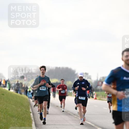 12.04.2026 - 45. Internationalen Wilhelmsburger Insellauf Dr. Thomas Lammeyer http://msf.ph/oto/9440830 12.04.2026 10:06:10 Laufen 4242, 4713 meine-sportfotos.de