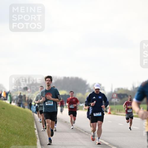 12.04.2026 - 45. Internationalen Wilhelmsburger Insellauf Dr. Thomas Lammeyer http://msf.ph/oto/9440833 12.04.2026 10:06:10 Laufen 4242, 4713 meine-sportfotos.de