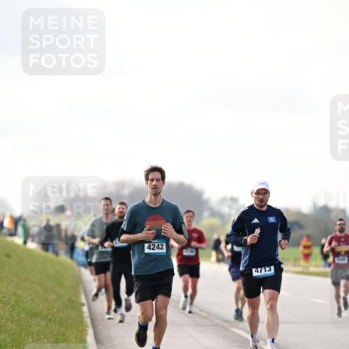 12.04.2026 - 45. Internationalen Wilhelmsburger Insellauf Dr. Thomas Lammeyer http://msf.ph/oto/9440847 12.04.2026 10:06:12 Laufen 4242, 4713 meine-sportfotos.de