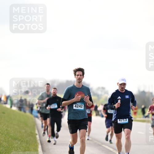 12.04.2026 - 45. Internationalen Wilhelmsburger Insellauf Dr. Thomas Lammeyer http://msf.ph/oto/9440850 12.04.2026 10:06:13 Laufen 4242, 4713 meine-sportfotos.de