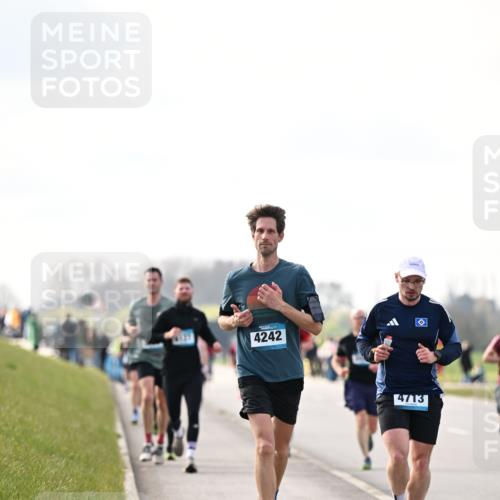 12.04.2026 - 45. Internationalen Wilhelmsburger Insellauf Dr. Thomas Lammeyer http://msf.ph/oto/9440852 12.04.2026 10:06:13 Laufen 4242, 4713 meine-sportfotos.de