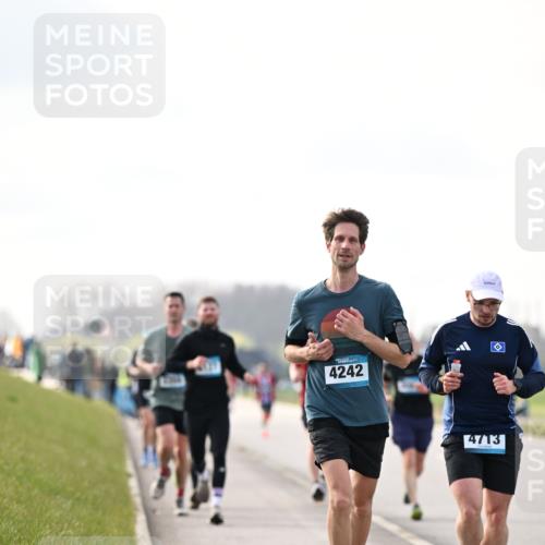 12.04.2026 - 45. Internationalen Wilhelmsburger Insellauf Dr. Thomas Lammeyer http://msf.ph/oto/9440857 12.04.2026 10:06:14 Laufen 4, 4242, 4713 meine-sportfotos.de