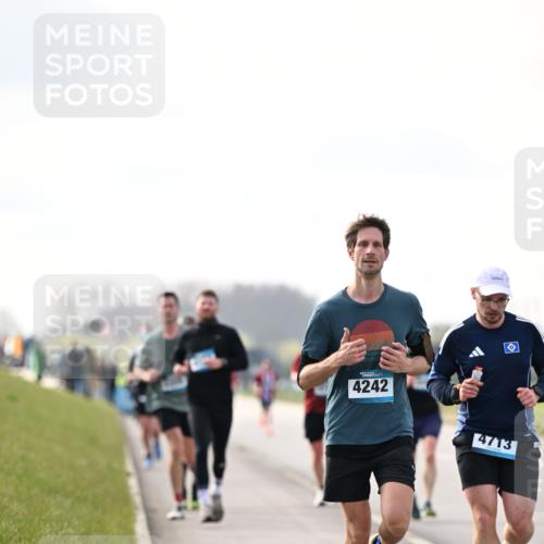 12.04.2026 - 45. Internationalen Wilhelmsburger Insellauf Dr. Thomas Lammeyer http://msf.ph/oto/9440859 12.04.2026 10:06:14 Laufen 4242, 216, 4713 meine-sportfotos.de