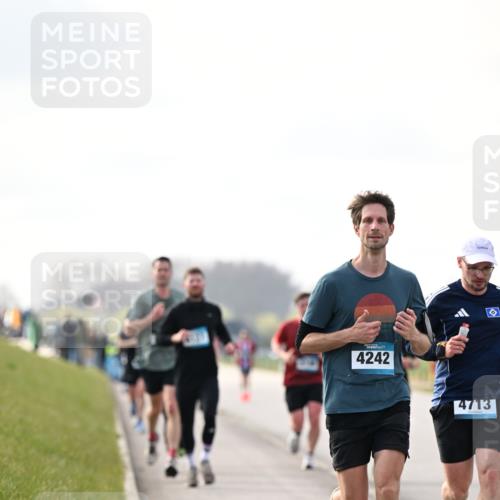12.04.2026 - 45. Internationalen Wilhelmsburger Insellauf Dr. Thomas Lammeyer http://msf.ph/oto/9440861 12.04.2026 10:06:14 Laufen 4242, 4713 meine-sportfotos.de