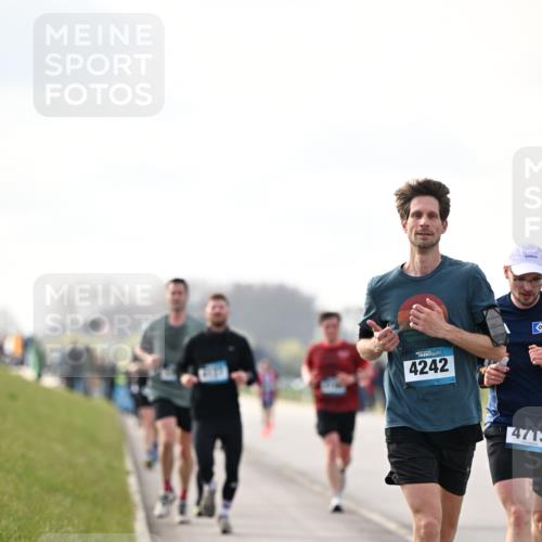 12.04.2026 - 45. Internationalen Wilhelmsburger Insellauf Dr. Thomas Lammeyer http://msf.ph/oto/9440863 12.04.2026 10:06:15 Laufen 4242, 4713 meine-sportfotos.de