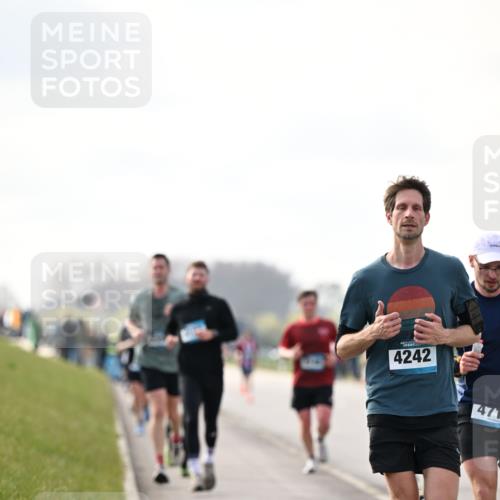 12.04.2026 - 45. Internationalen Wilhelmsburger Insellauf Dr. Thomas Lammeyer http://msf.ph/oto/9440864 12.04.2026 10:06:15 Laufen 4242, 471 meine-sportfotos.de
