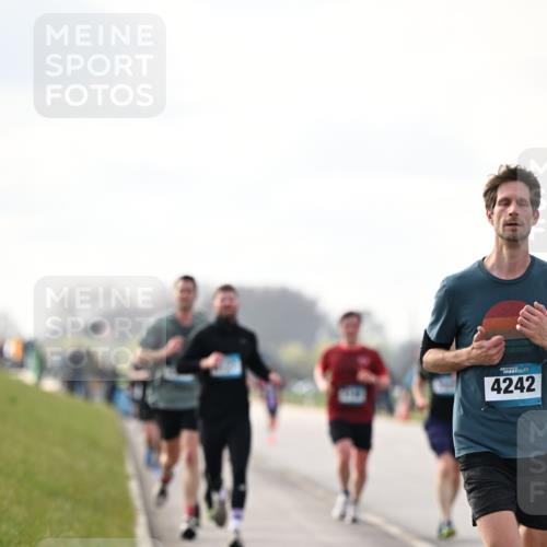 12.04.2026 - 45. Internationalen Wilhelmsburger Insellauf Dr. Thomas Lammeyer http://msf.ph/oto/9440867 12.04.2026 10:06:15 Laufen 4242 meine-sportfotos.de