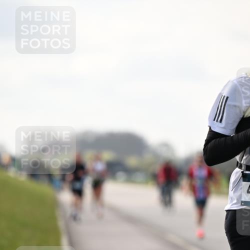 12.04.2026 - 45. Internationalen Wilhelmsburger Insellauf Dr. Thomas Lammeyer http://msf.ph/oto/9440940 12.04.2026 10:06:28 Laufen  meine-sportfotos.de
