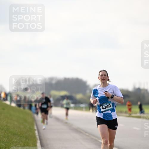 12.04.2026 - 45. Internationalen Wilhelmsburger Insellauf Dr. Thomas Lammeyer http://msf.ph/oto/9441000 12.04.2026 10:06:38 Laufen 4340 meine-sportfotos.de