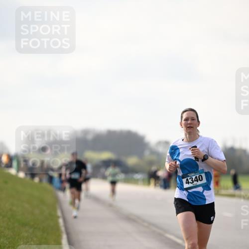 12.04.2026 - 45. Internationalen Wilhelmsburger Insellauf Dr. Thomas Lammeyer http://msf.ph/oto/9441005 12.04.2026 10:06:39 Laufen 4340 meine-sportfotos.de