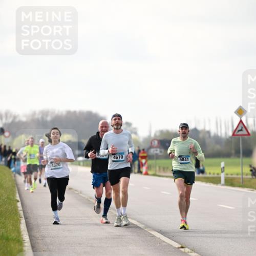 12.04.2026 - 45. Internationalen Wilhelmsburger Insellauf Dr. Thomas Lammeyer http://msf.ph/oto/9441059 12.04.2026 10:06:54 Laufen 5557, 4670, 4370, 5841 meine-sportfotos.de
