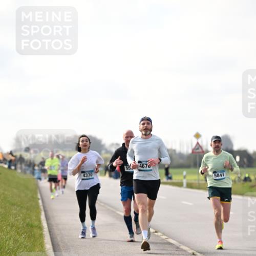 12.04.2026 - 45. Internationalen Wilhelmsburger Insellauf Dr. Thomas Lammeyer http://msf.ph/oto/9441074 12.04.2026 10:06:57 Laufen 55, 4670, 4370, 5841 meine-sportfotos.de