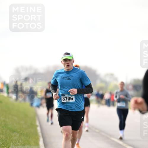 12.04.2026 - 45. Internationalen Wilhelmsburger Insellauf Dr. Thomas Lammeyer http://msf.ph/oto/9441223 12.04.2026 10:07:33 Laufen 3706 meine-sportfotos.de
