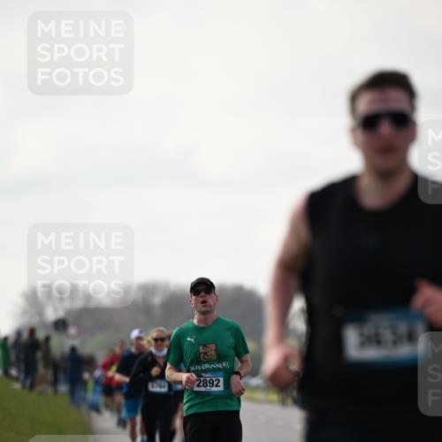 12.04.2026 - 45. Internationalen Wilhelmsburger Insellauf Dr. Thomas Lammeyer http://msf.ph/oto/9441458 12.04.2026 10:08:22 Laufen 1764, 2892, 5434 meine-sportfotos.de
