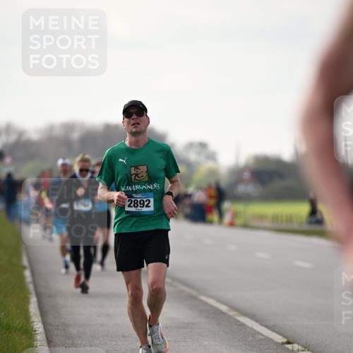 12.04.2026 - 45. Internationalen Wilhelmsburger Insellauf Dr. Thomas Lammeyer http://msf.ph/oto/9441465 12.04.2026 10:08:23 Laufen 2892 meine-sportfotos.de