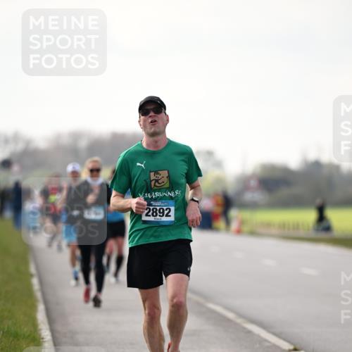 12.04.2026 - 45. Internationalen Wilhelmsburger Insellauf Dr. Thomas Lammeyer http://msf.ph/oto/9441470 12.04.2026 10:08:24 Laufen 2892 meine-sportfotos.de
