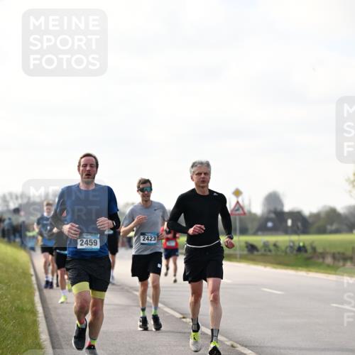 12.04.2026 - 45. Internationalen Wilhelmsburger Insellauf Dr. Thomas Lammeyer http://msf.ph/oto/9442058 12.04.2026 10:10:14 Laufen 2423, 2459 meine-sportfotos.de