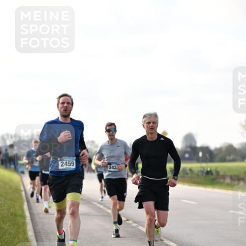 12.04.2026 - 45. Internationalen Wilhelmsburger Insellauf Dr. Thomas Lammeyer http://msf.ph/oto/9442062 12.04.2026 10:10:15 Laufen 2459, 242 meine-sportfotos.de