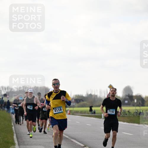 12.04.2026 - 45. Internationalen Wilhelmsburger Insellauf Dr. Thomas Lammeyer http://msf.ph/oto/9442373 12.04.2026 10:11:32 Laufen 4108, 4118, 2192, 821 meine-sportfotos.de