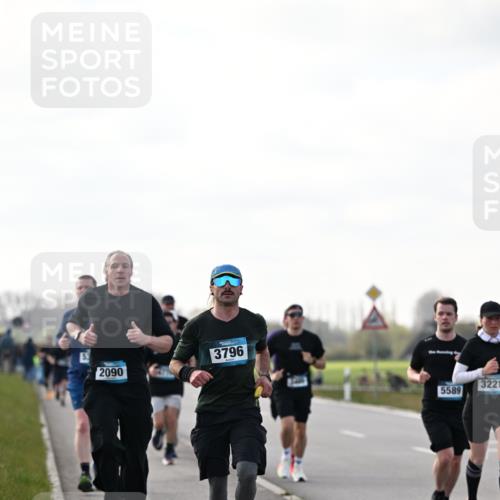 12.04.2026 - 45. Internationalen Wilhelmsburger Insellauf Dr. Thomas Lammeyer http://msf.ph/oto/9442433 12.04.2026 10:11:42 Laufen 3796, 2090, 3221, 5589 meine-sportfotos.de